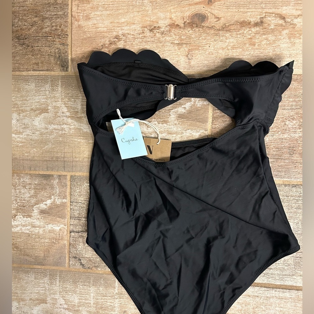 SCALLOPED CUT OUT ONE PIECE SWIMSUIT NO STRAPS - Picture 3 of 4